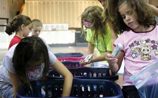 Helping Hands 4 es