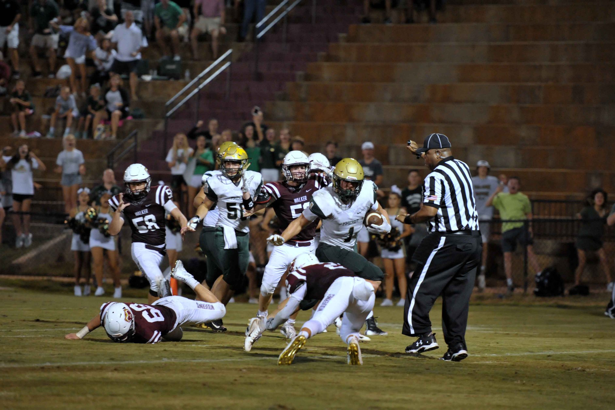 Football Pinecrest hangs on in final seconds, beats Walker for second