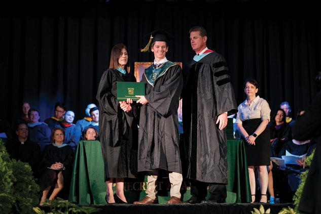 Pinecrestgrad 11 052219 web