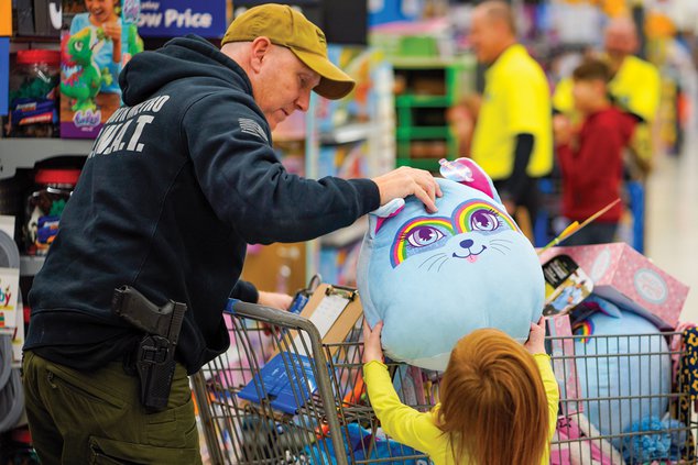 20191213_CopsKids_3_web.jpg