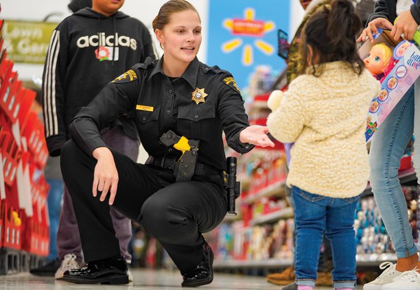 20191213_CopsKids_6_web.jpg