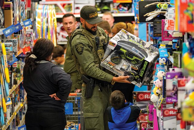 20191213_CopsKids_9_web.jpg