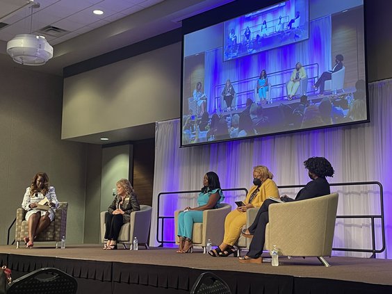 Women Connect in Leadership