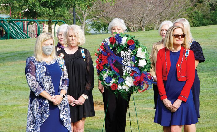 WEB WREATH LAYING04.jpg