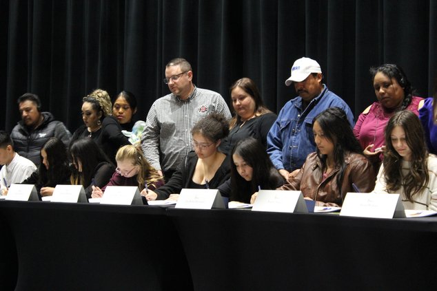 11122022 SIGNING 3.jpg