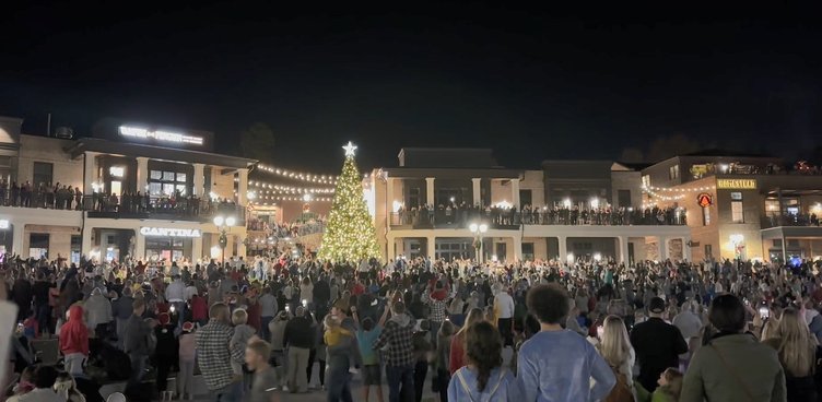 2023 WINTER MARKET TREE LIGHTING