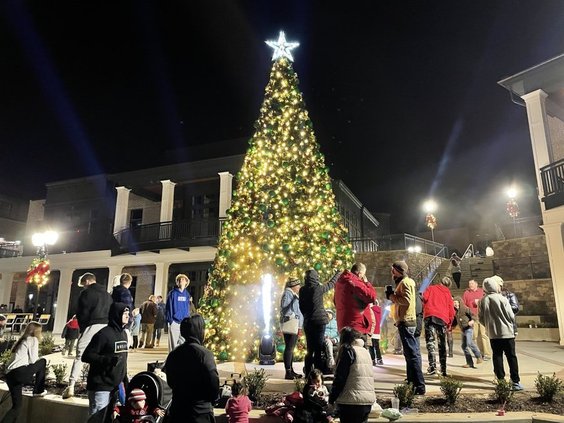 11182024TREE LIGHTING