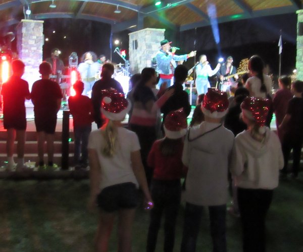 11232025TREE LIGHTING