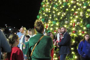 11232025TREE LIGHTING