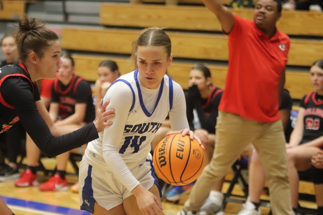 Basketball: War Eagles cruise to 5th straight win