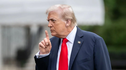 DONALD TRUMP (CENTER SQUARE)