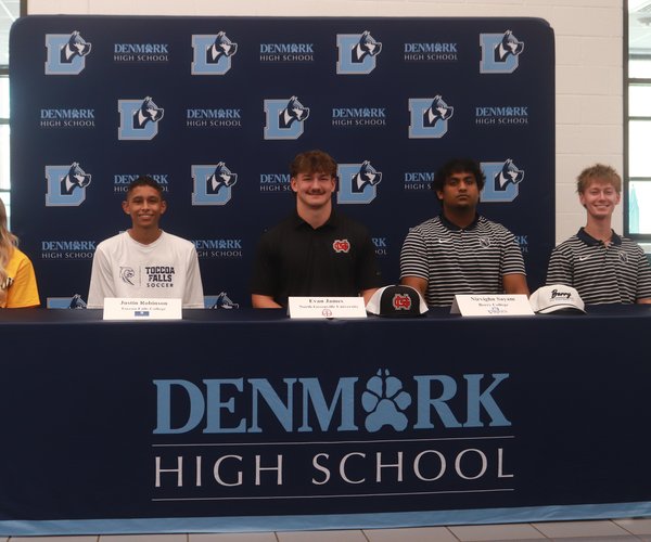 Denmark Danes signing 040726