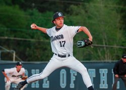 09272026EASTON HOLMES
