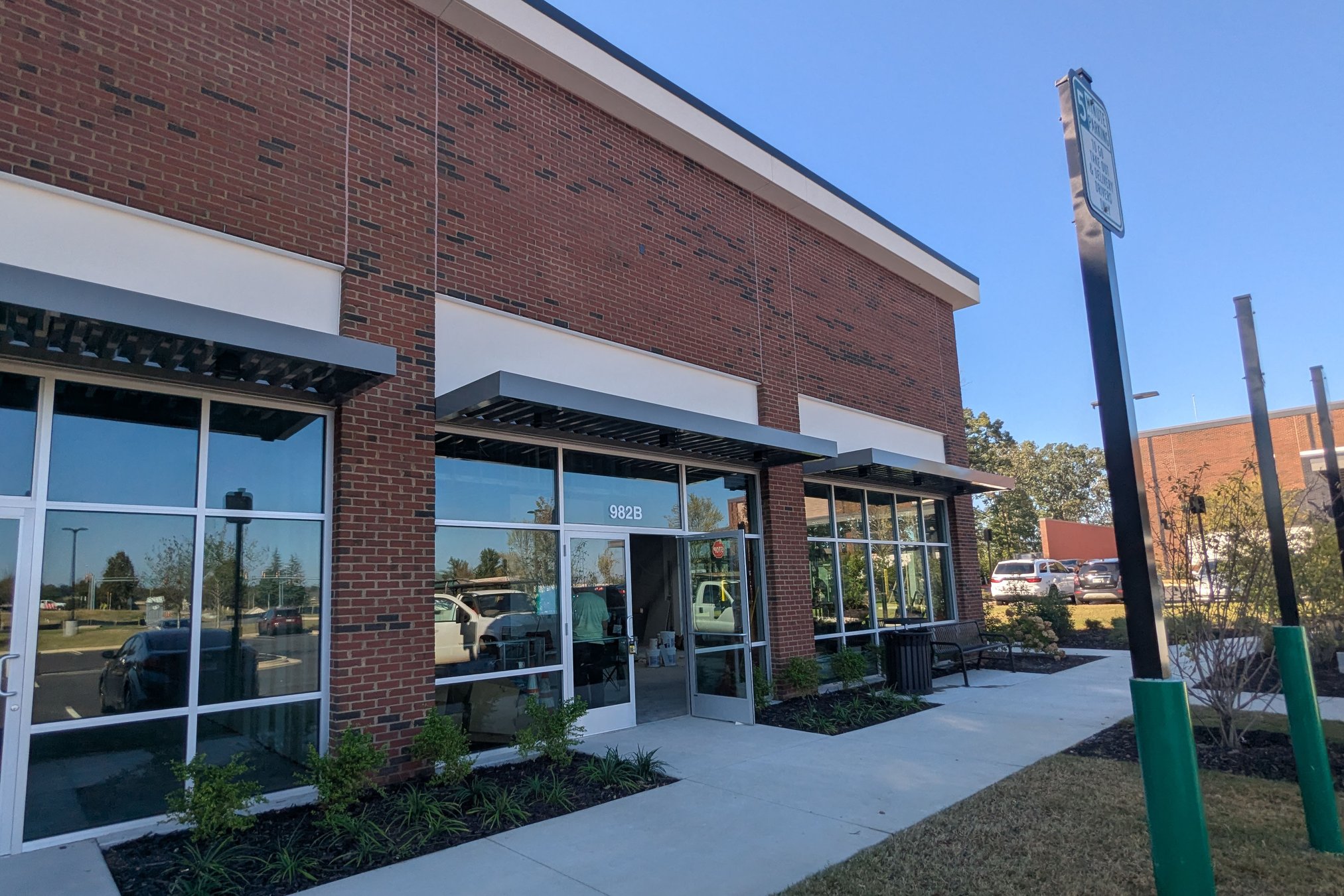 A hot chicken restaurant is opening its first location in Forsyth ...